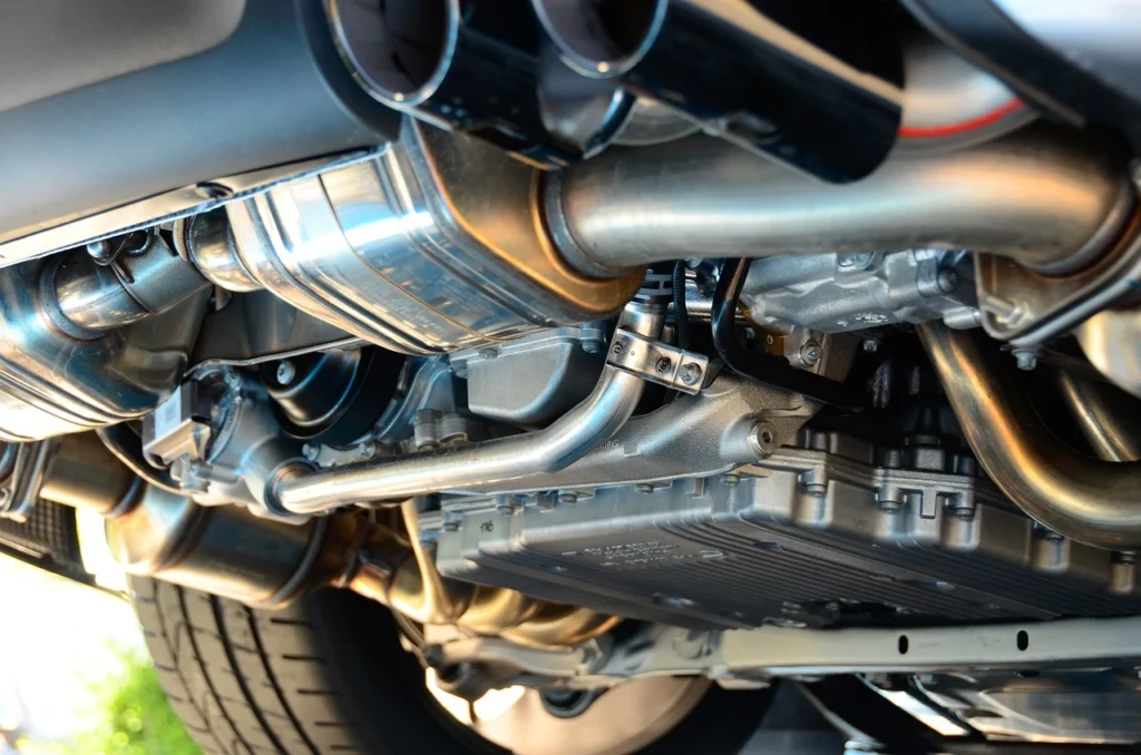 Onderhoud aan een auto bij SN Autotechniek